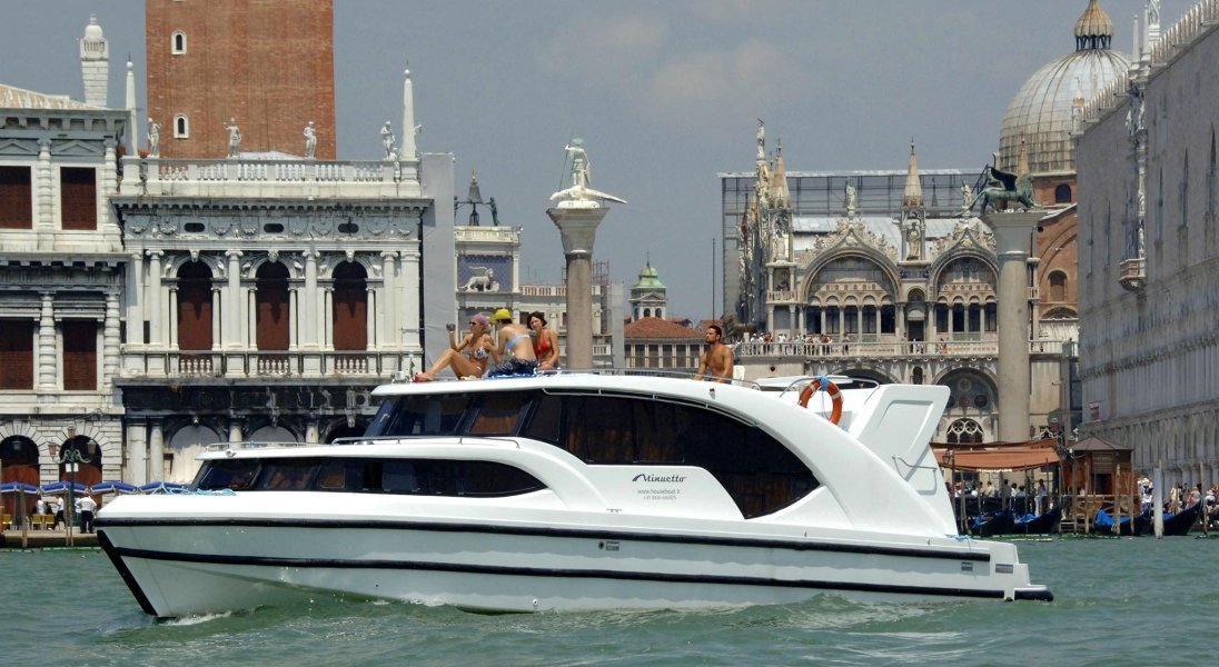 houseboat minuetto 13 48 m 3 cabines confort haut de gamme 1