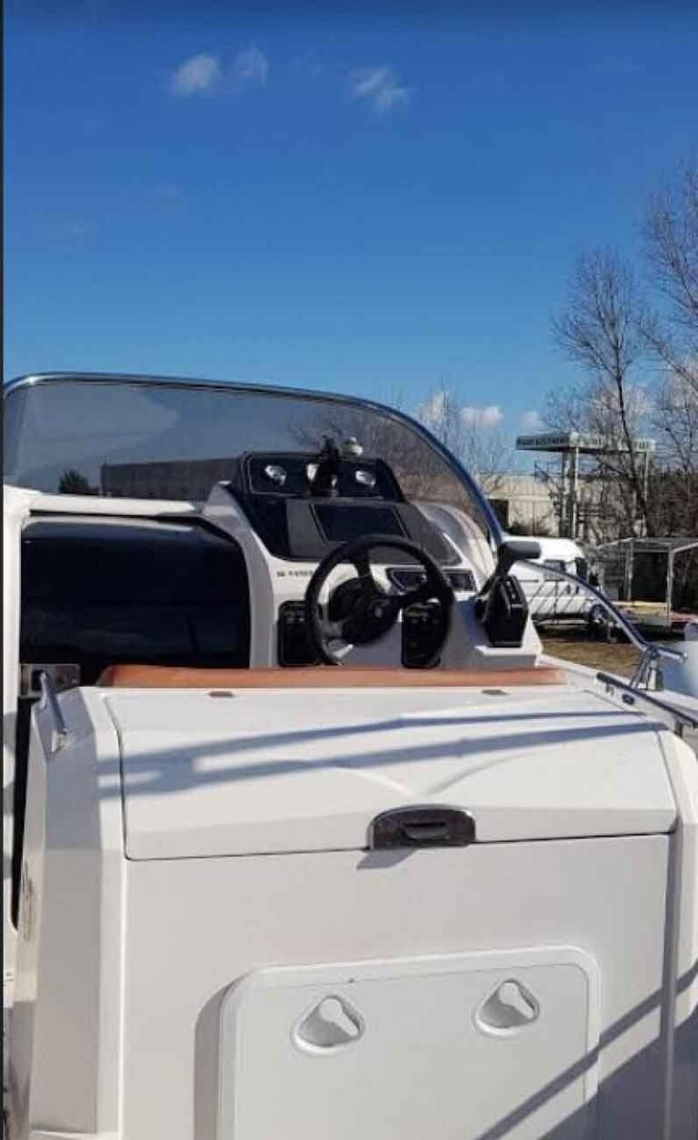 bateau ranieri shadow 24 6873721 yb 1